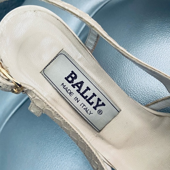 Vintage Bally Cream Peep Toe 3” Kitten Heels - Picture 3 of 9